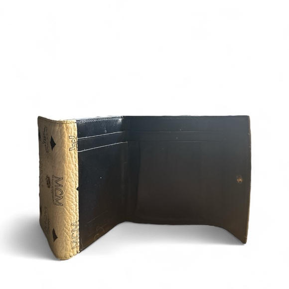 ✨ MCM Visetos Logo Trifold Wallet – Classic Cognac Print with Black Interior ✨ - Picture 5 of 5